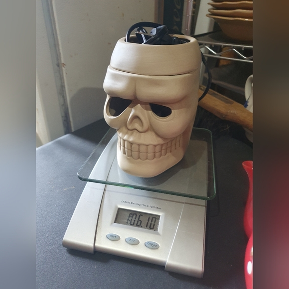 Halloween skull wax warmer night light NWOT - Picture 6 of 6